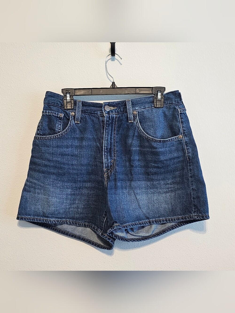 Levi's Cinch Mid-Thigh Denim Shorts W30